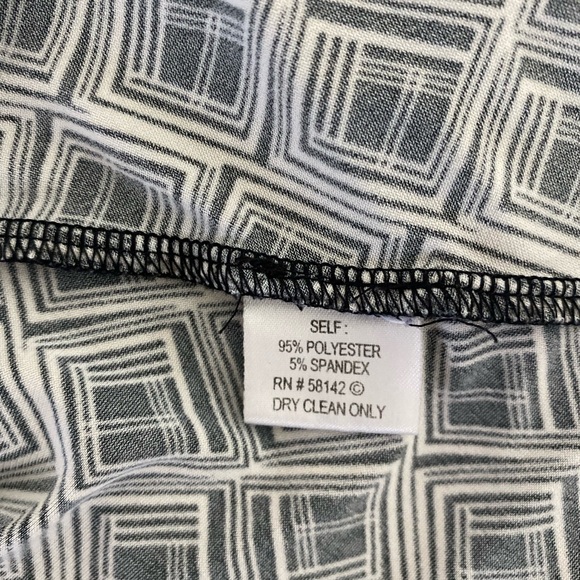 London Times Women’s Size 6 Black White Geometric Faux Wrap Fit & Flare Dress - Picture 5 of 5